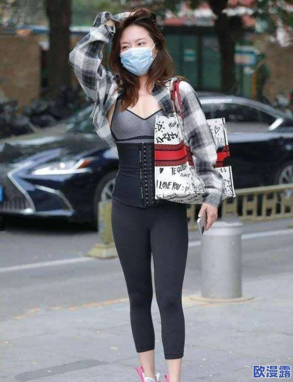 探讨美女的艺术魅力：无遮挡光屁股背后的自信与美感