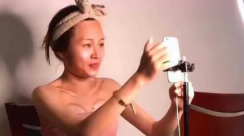 www.19meinv：震撼曝光！网络红人背后的秘密生活，令人瞠目结舌的真相大白于天下！