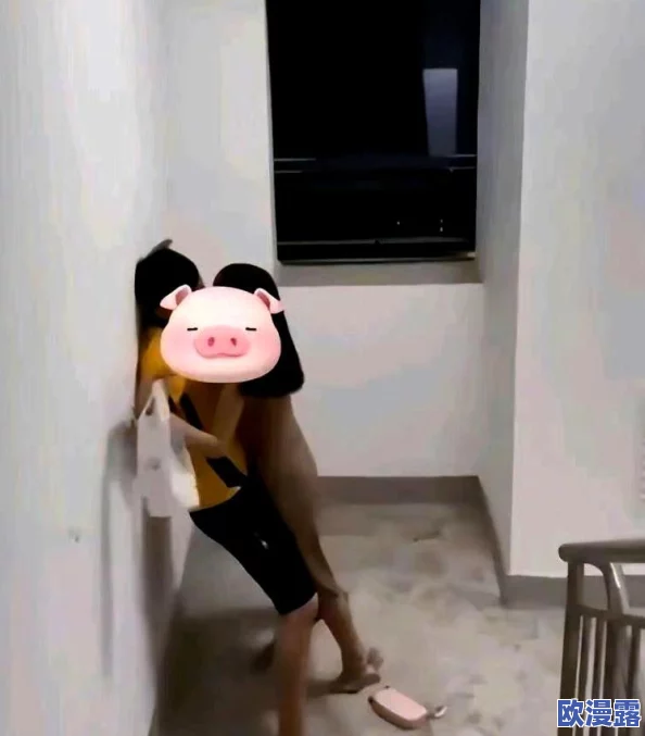 男女强吻摸下面揉免费的视频引发热议网友纷纷讨论视频内容的真实性与道德底线问题 男女强吻摸下面揉免费的视频引发热议网友纷纷讨论视频内容的真实性与道德底线问题